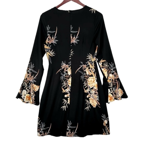 🌸 3/$15 Selfie Leslie Black Floral Lined Crepe Bell Sleeve Mini Dress Large - Picture 3 of 8